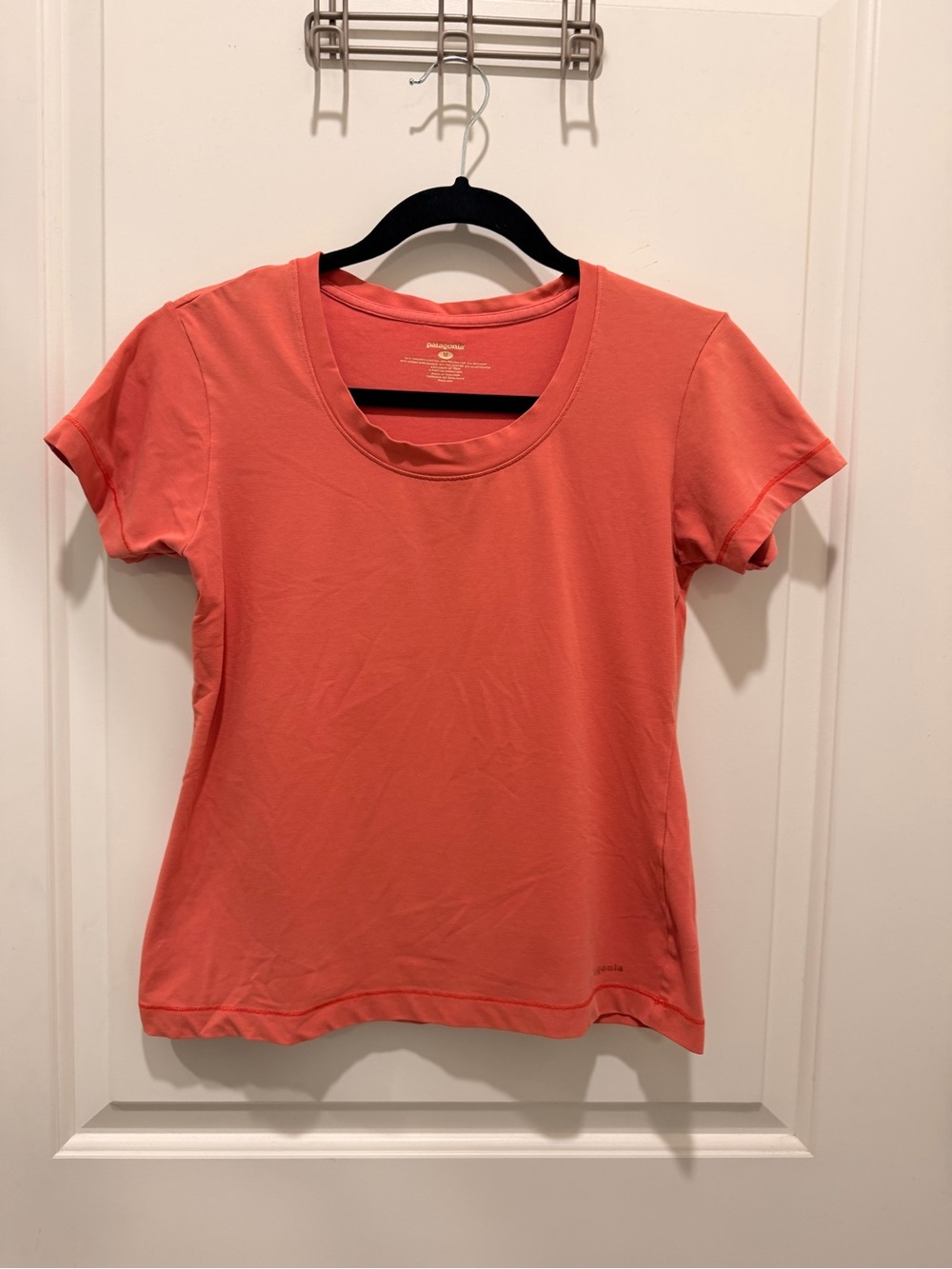 Patagonia T-Shirt Size M
Coral Organic Cotton Blend
Scoop Neck Short Sleeve